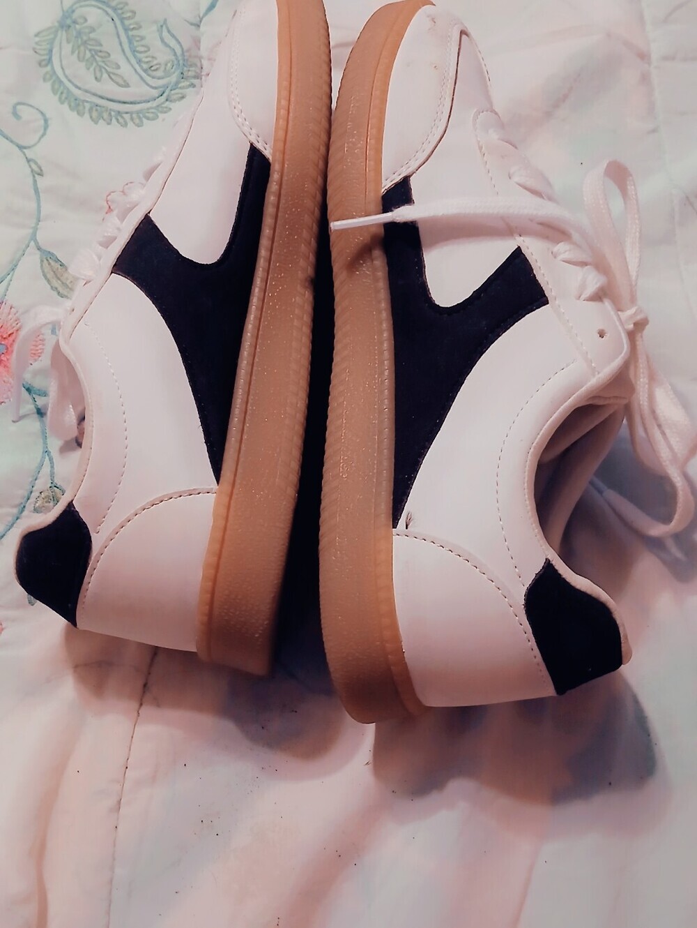 No Boundaries Ladies White Leather Sneakers with Black Side Stripe. Size 9.5 - Picture 4 of 9